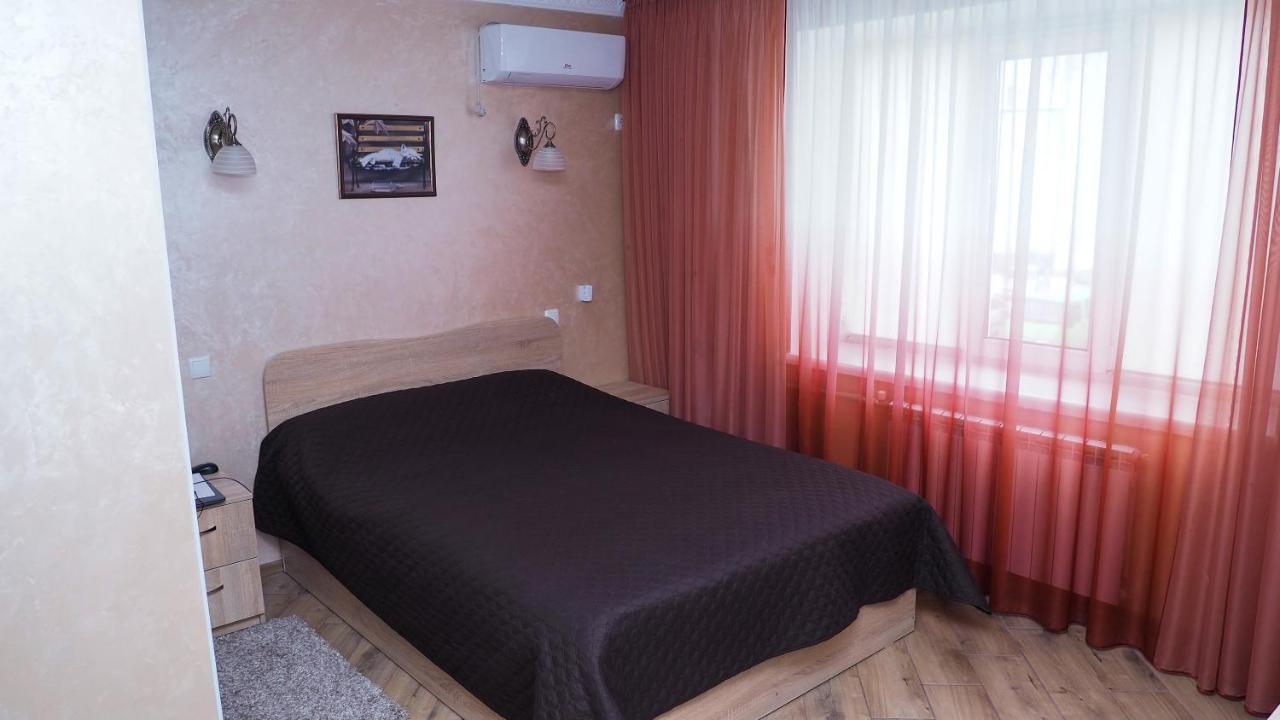 Hotel "Nizhyn" Eksteriør bilde
