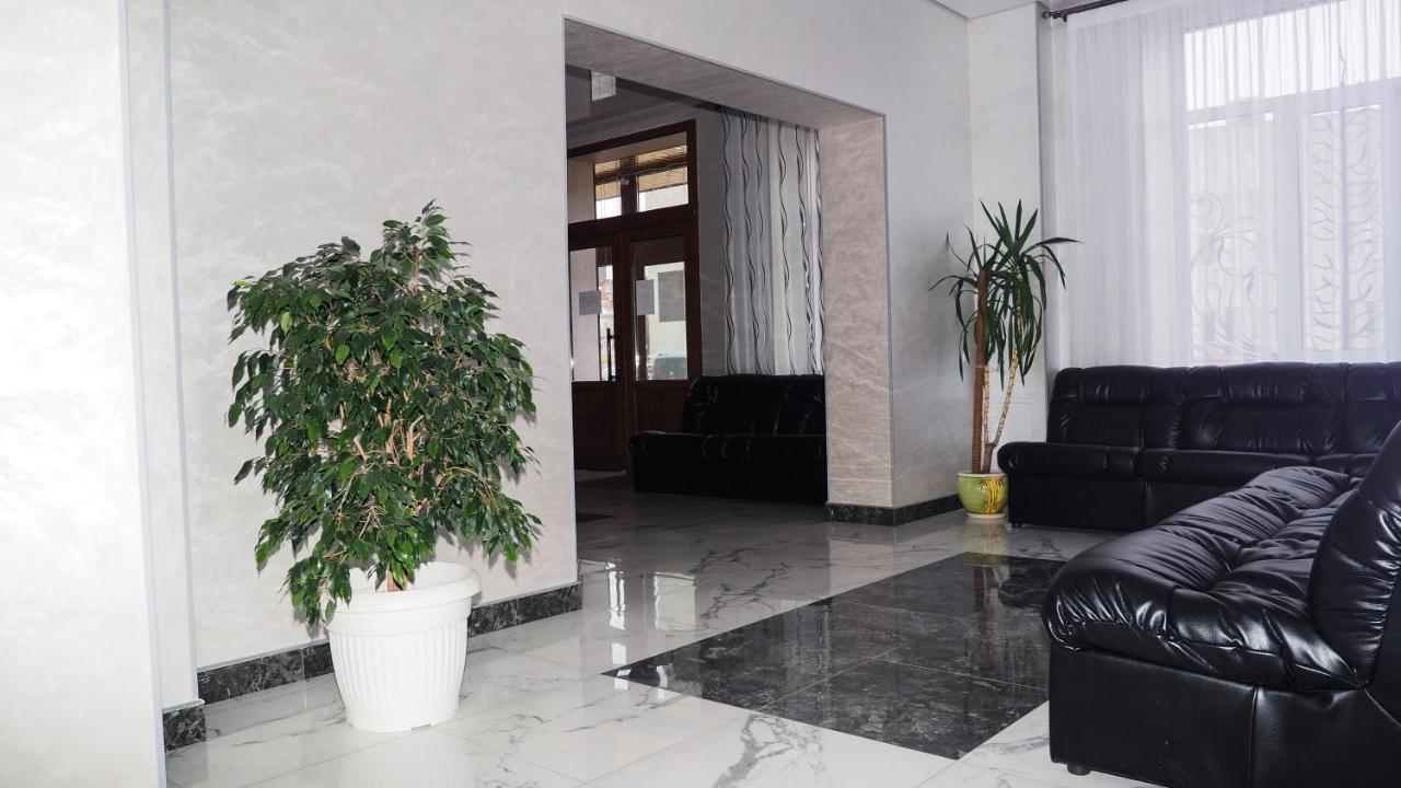 Hotel "Nizhyn" Eksteriør bilde
